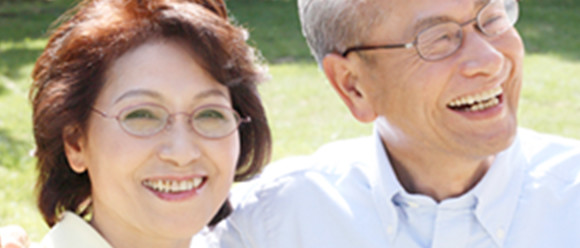 入れ歯で笑う老夫婦